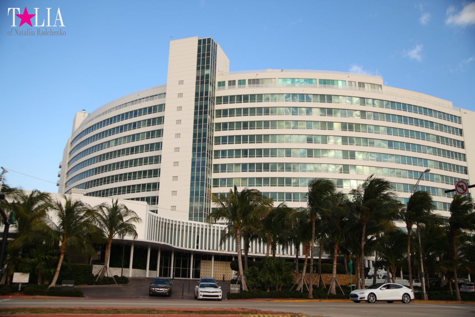 Yachts, Palms, Bay - The promenade of Middle Miami Beach, Collins Avenue